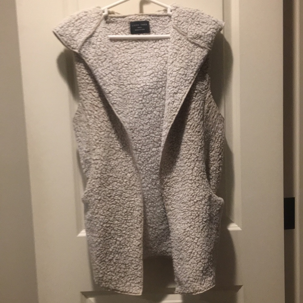 Love Tree Faux Fur Sherpa Hooded Vest w/ Pockets comfy cozy! Size S light beige